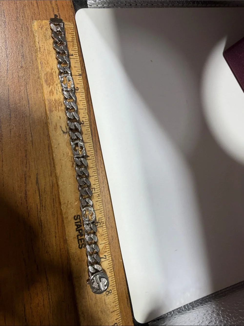 Gucci Silver Textured Curb Chain Bracelet with Branded Clasp